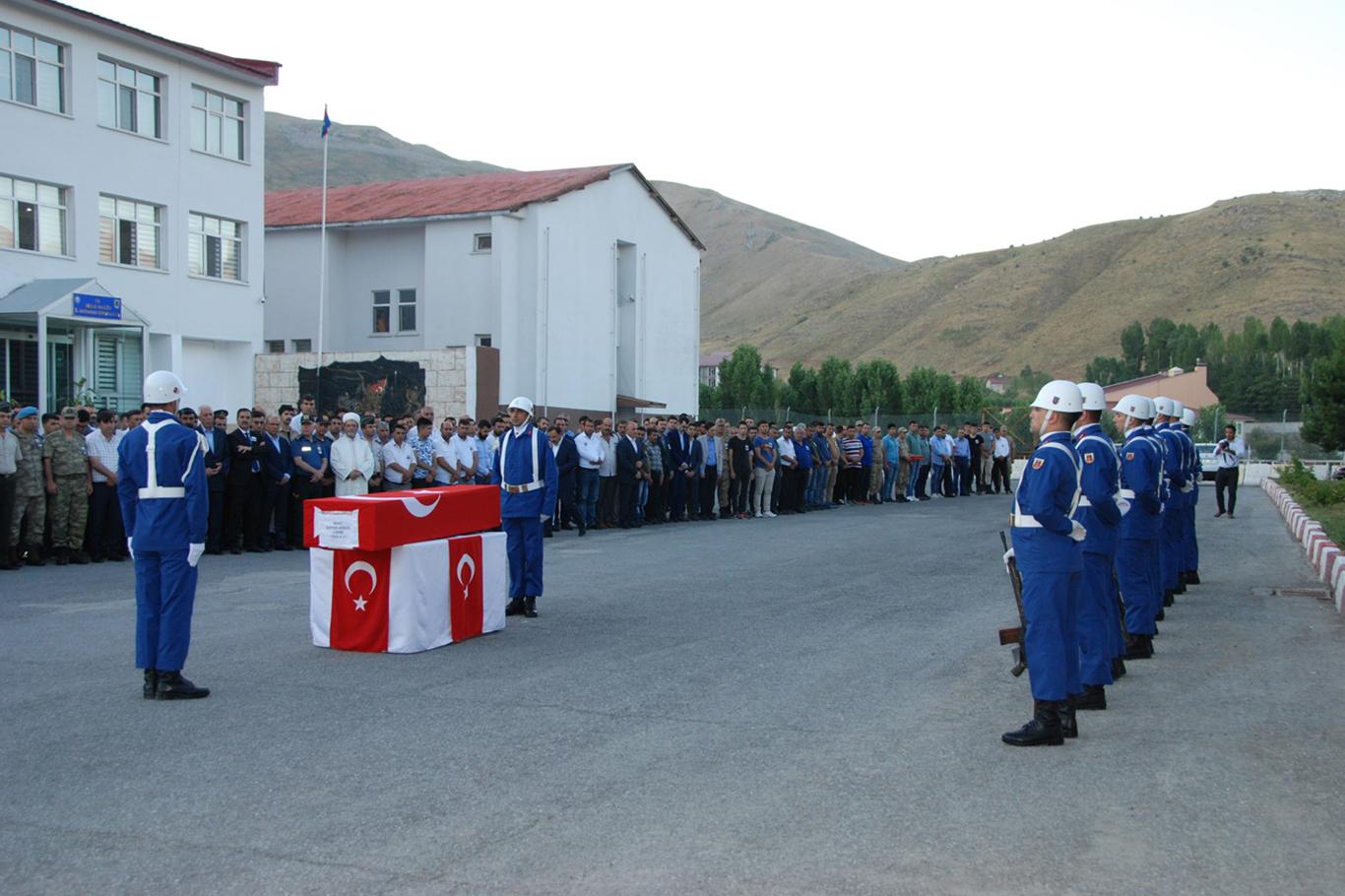 Bitlis'te binbaşı için tören düzenlendi